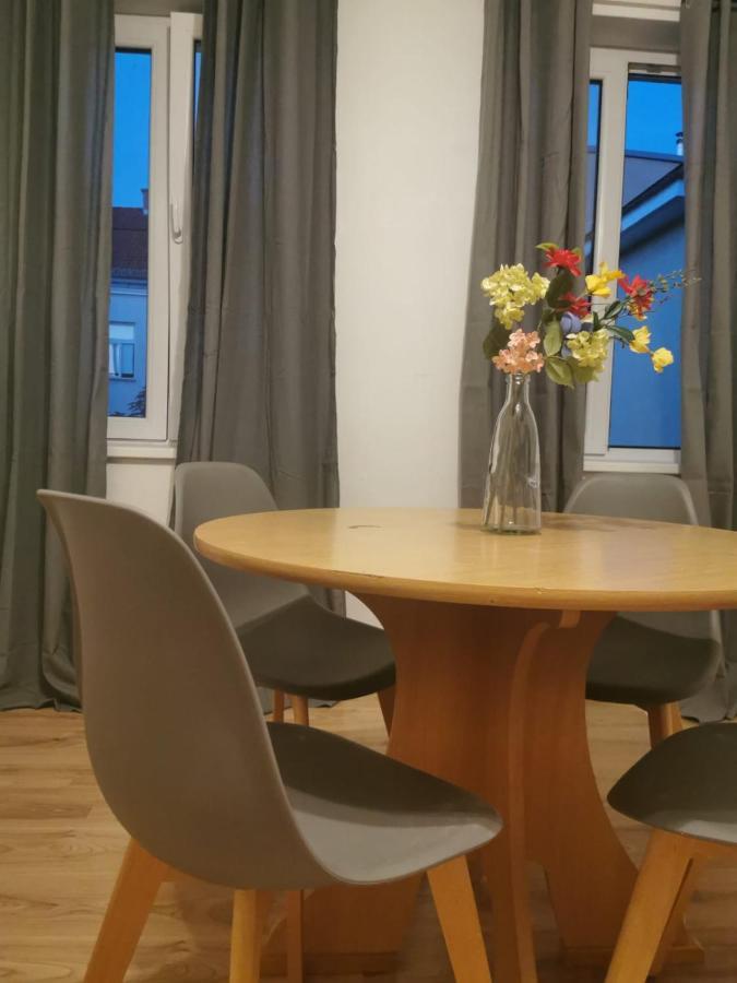 Beautiful, Spacious And Cheap Lejlighed Wien Eksteriør billede