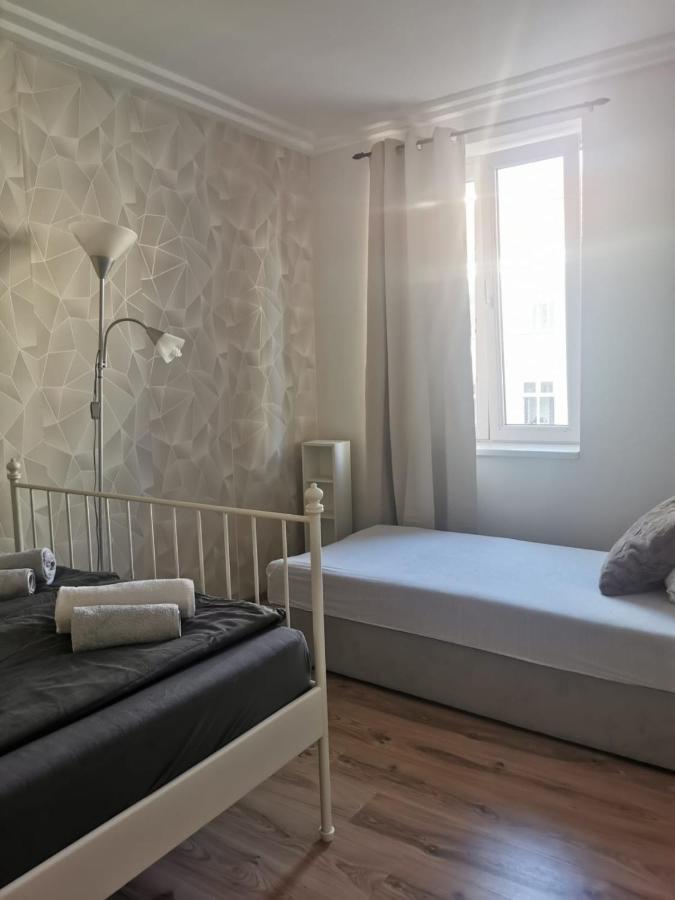 Beautiful, Spacious And Cheap Lejlighed Wien Eksteriør billede